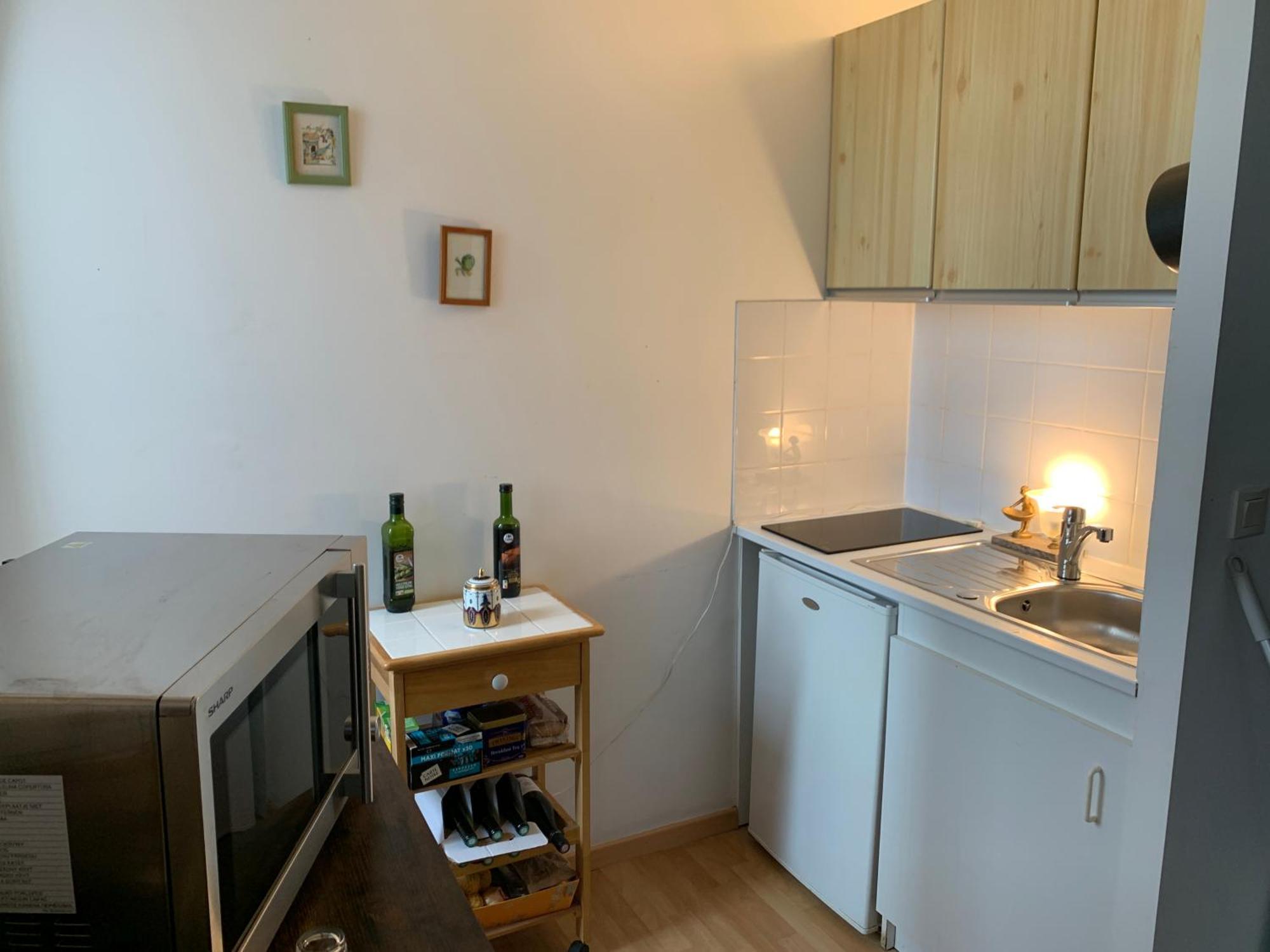 Centre, Pres Avenue De Verdun, Cosy 2 Pieces , Salon , Separe, Rue Tres Calme A 10 Minutes A Pied De La Grande Apartment *