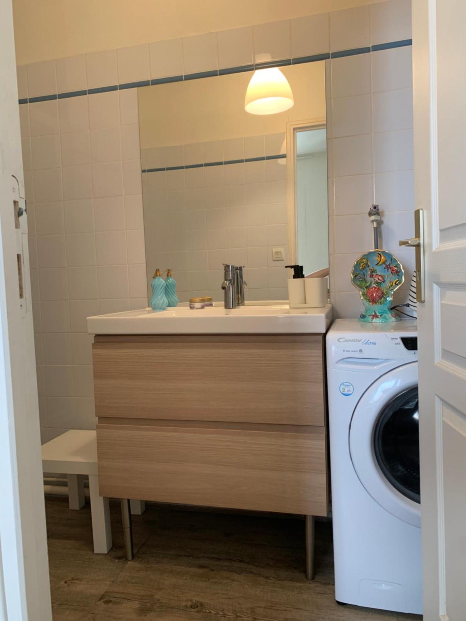 Centre, Pres Avenue De Verdun, Cosy 2 Pieces , Salon , Separe, Rue Tres Calme A 10 Minutes A Pied De La Grande Apartment